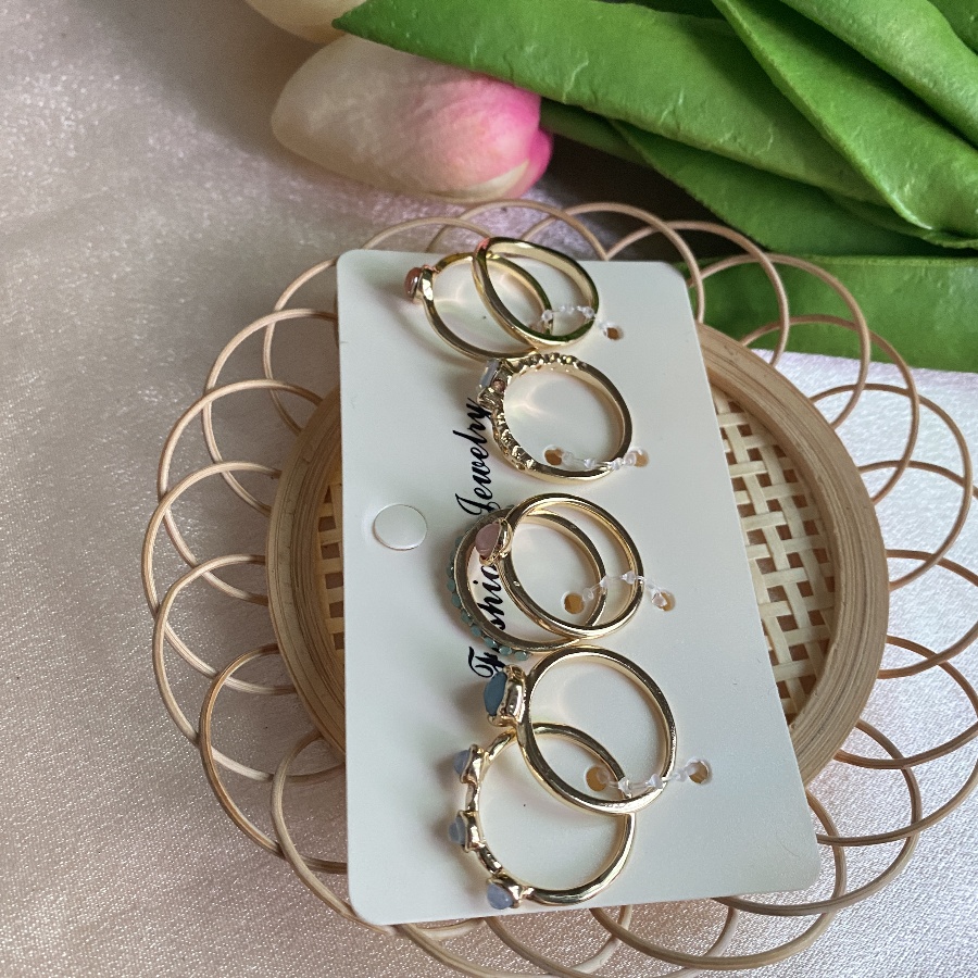 Elegant Seven-Piece Jelly Colored Gold Ring Collection - Fashionable Accessory Set