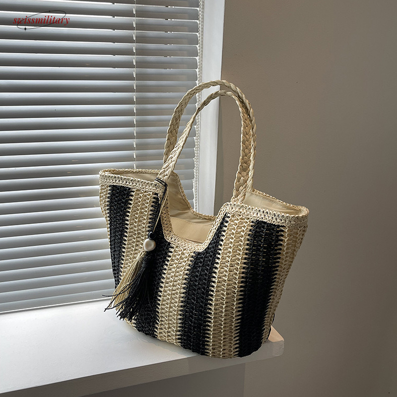 Large capacity grass woven for women's spring and summer 2025 new item, niche design, contrasting color, single shoulder beach vacation bucket ba