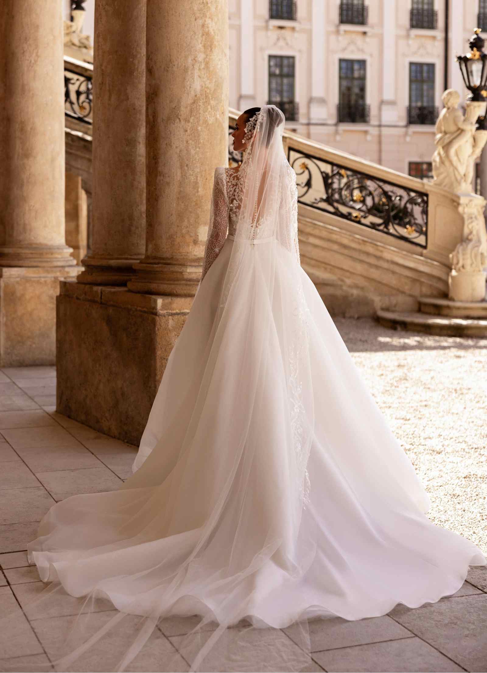 Elegant A Line Wedding Dresses Strapless Long Sleeves Lace Appliques Lace Bridal Gowns Lace Up Special Occasion Sweep Train Vestido de novia