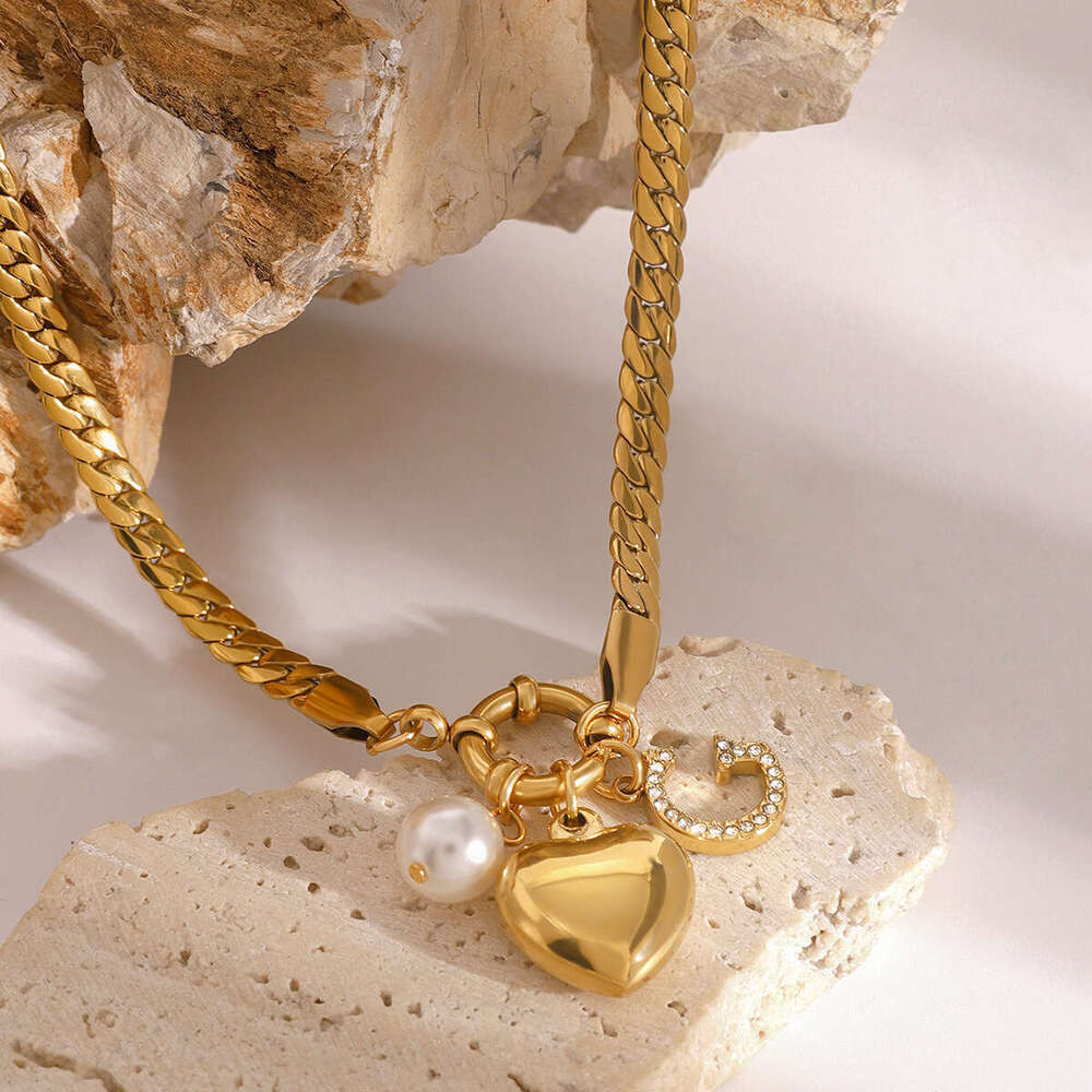 designer Necklace Jieding Stainless Steel Pearl Heart Pendant Necklace Zircon Letter Clavicle Chain Advanced Sensory Item Jewelry