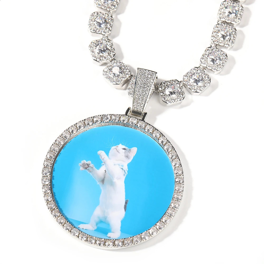 UWIN DIY Medallion Po Pendant Necklace Large Round Custom Picture Charms Necklace Iced Out CZ Fashion Jewelry for Memory Gift 250222