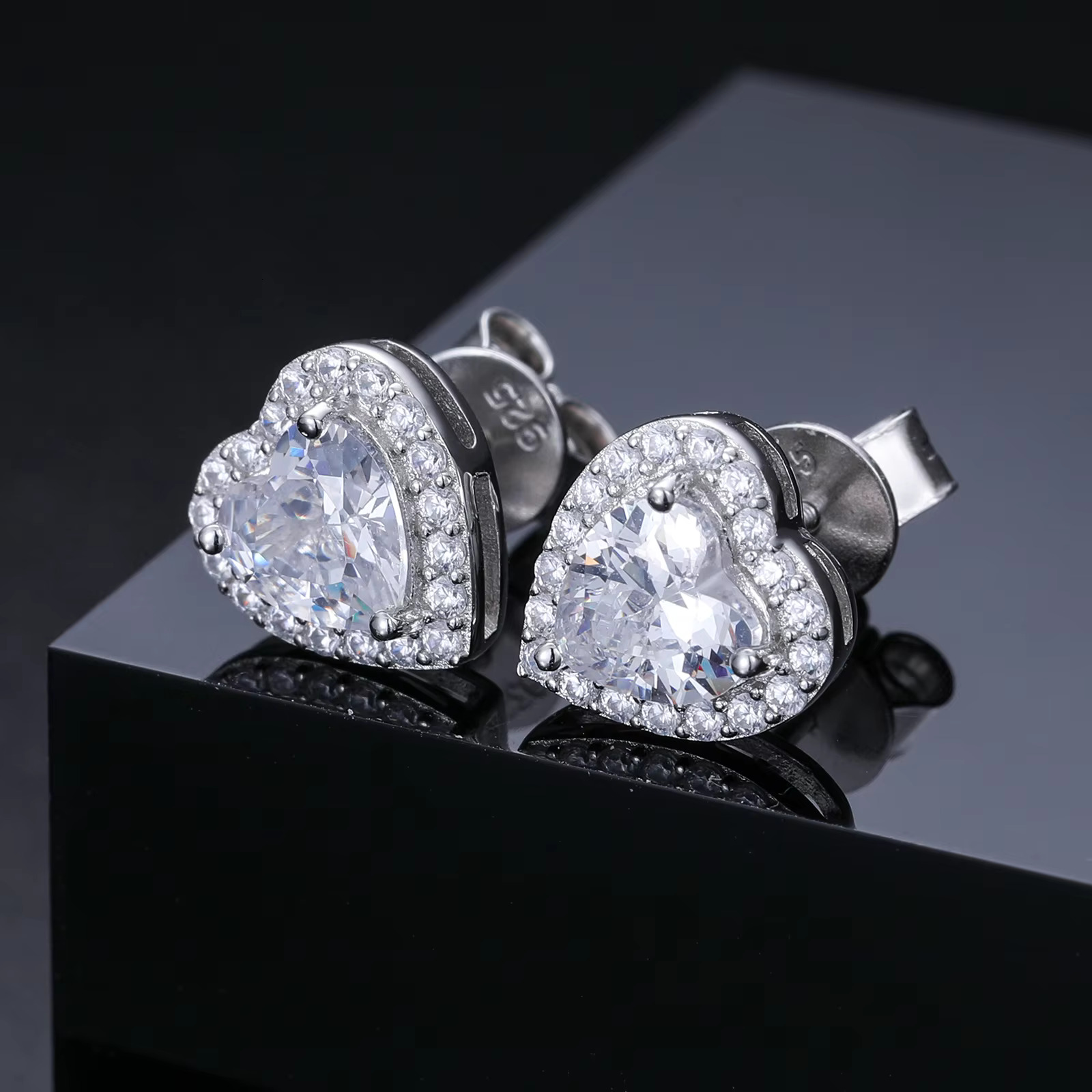 Wedding Jewelry Bridal Gift White Gold Sterg Sier Heart Cut VVS Moissanite Dia Stud Earrings for Women Valentines