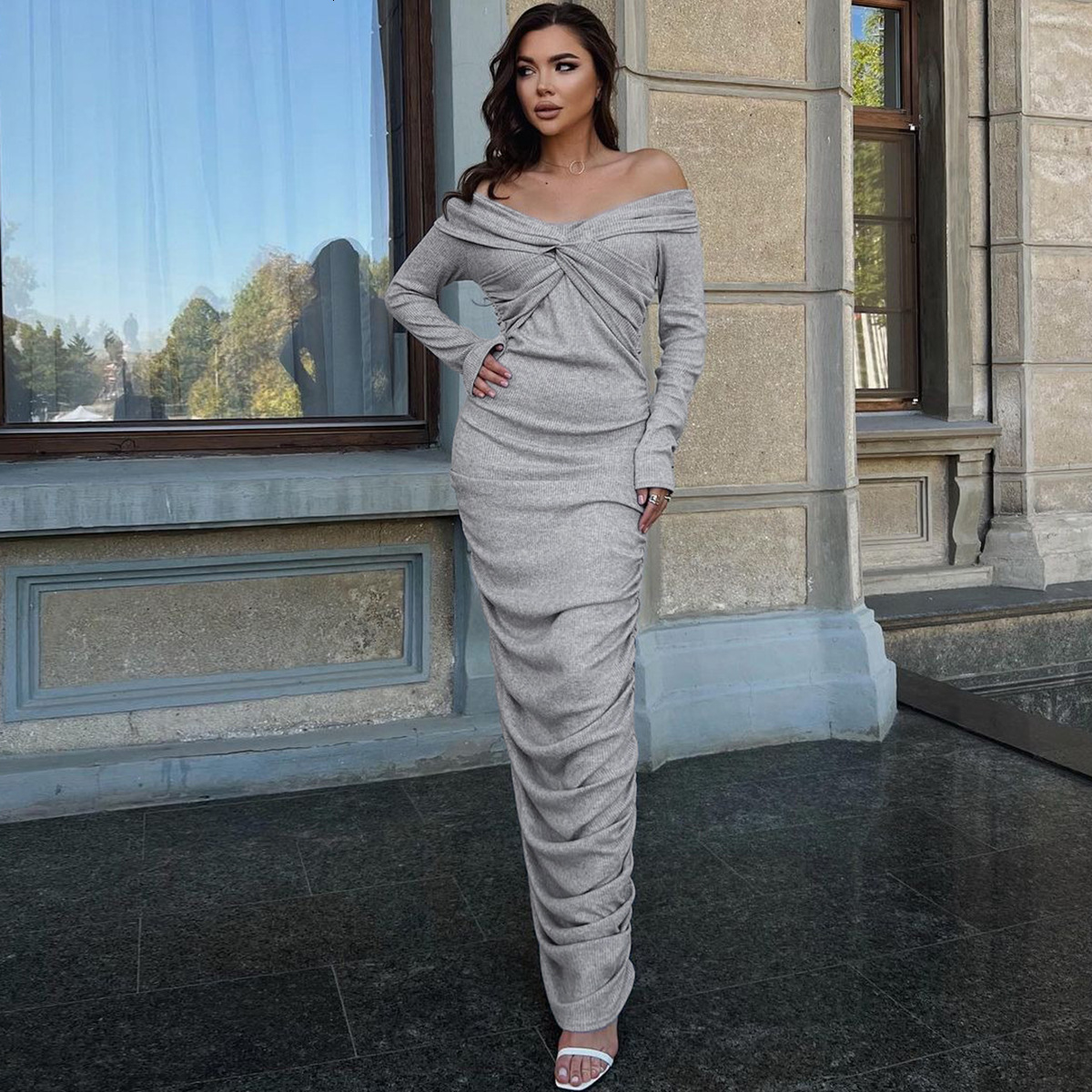 Hot Selling Women's Clothing New Autumn New Product Fashionable Temperament Slim Fit One Line Pleated Long Sleeved Dress