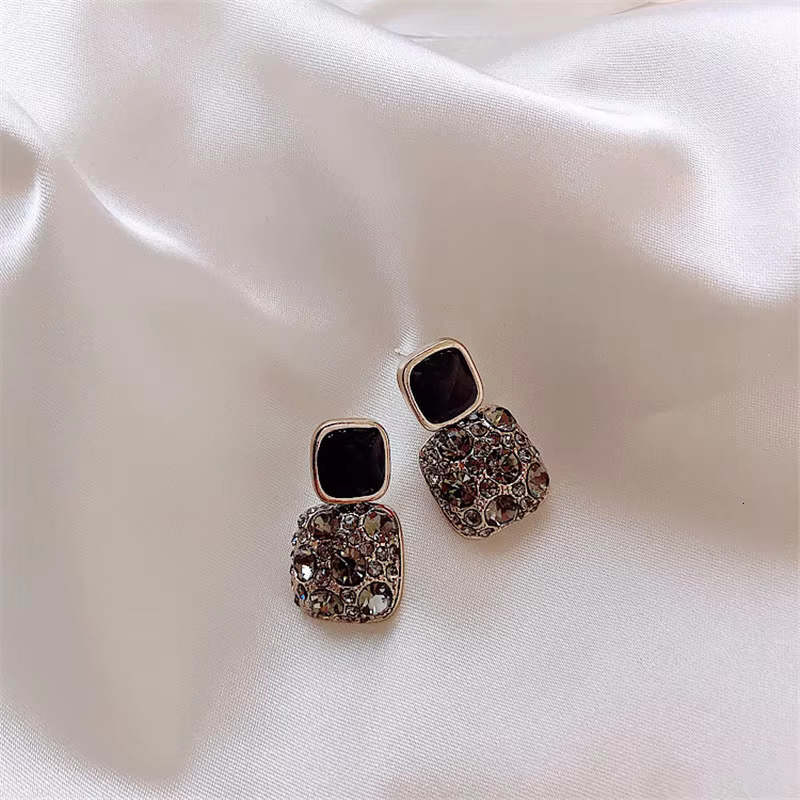 Retro Temperament Europe and America 2023 New High-quality Purple Female Exquisite Niche Fashion Stud Earrings