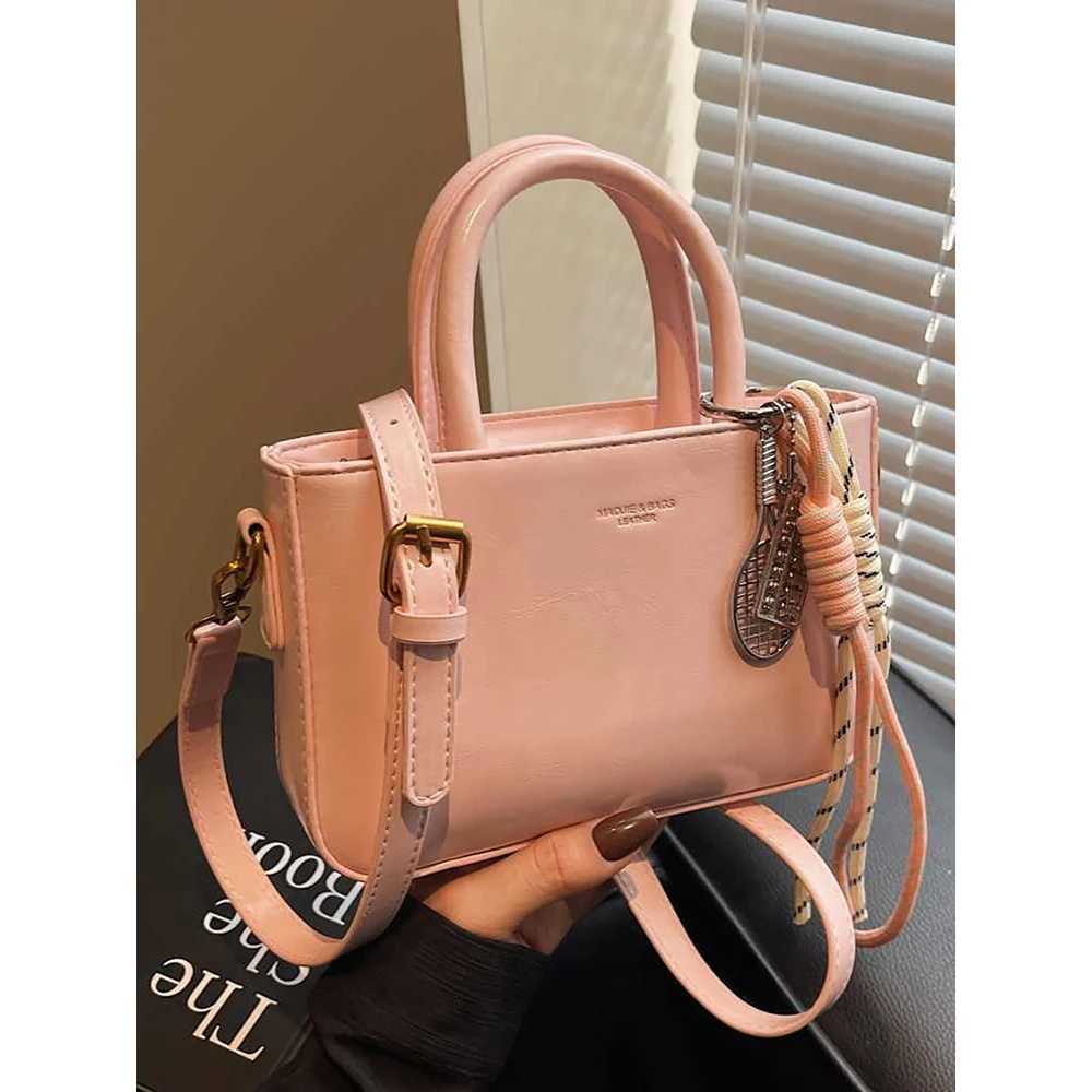 Luxury Bury Handbags for Wen 2025 New Designer Lady Top-handle Single Shoder Bags with Pendant Versatile Crossbody Pack Z250318