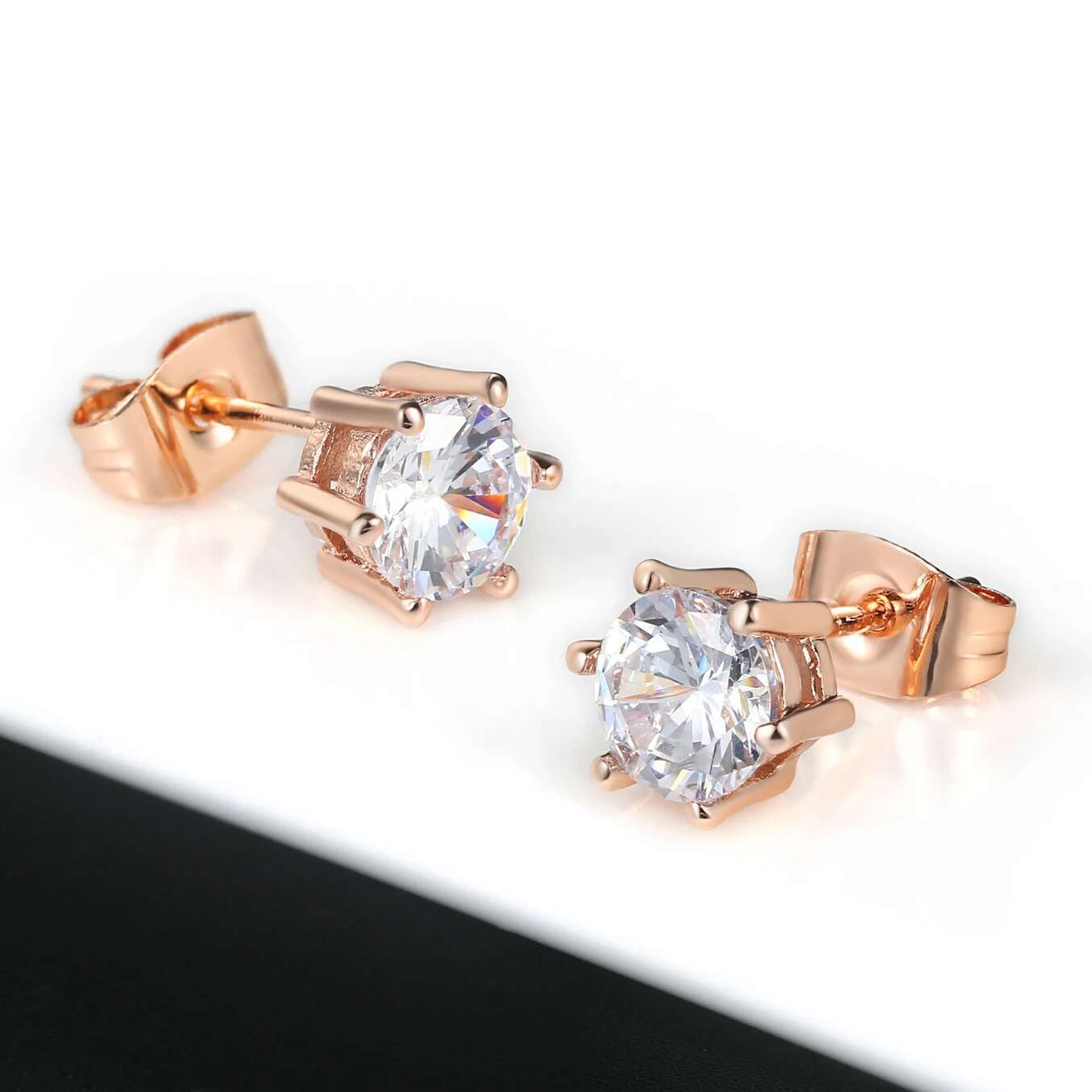 Classic Zirconia Stud Earrings for Women Men Sparkg Crystal Rose Gold Color Wedding Engagement Ear Accessories Jewelry E035