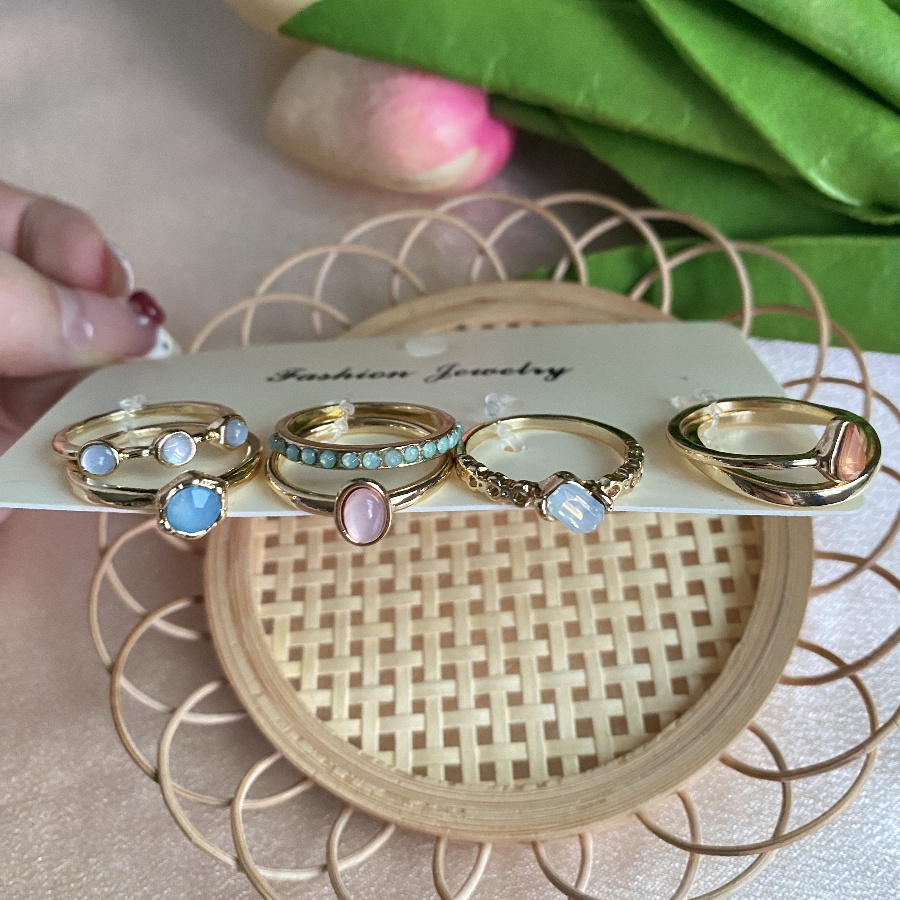 Elegant Seven-Piece Jelly Colored Gold Ring Collection - Fashionable Accessory Set