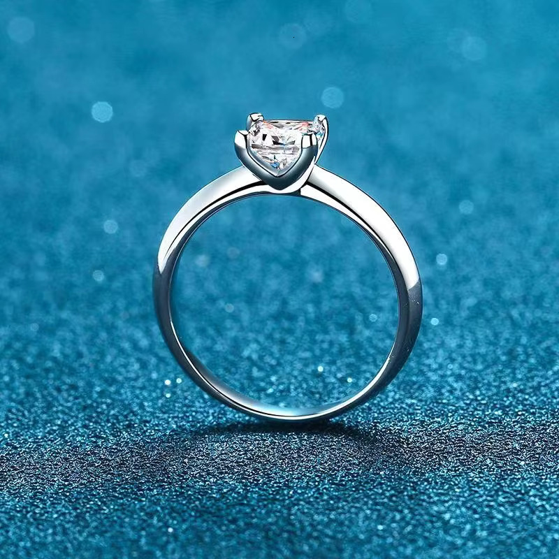 S Sterg Sier Princess square Dia with D-color VVS Moissanite Fashionable Light Wedding Ring