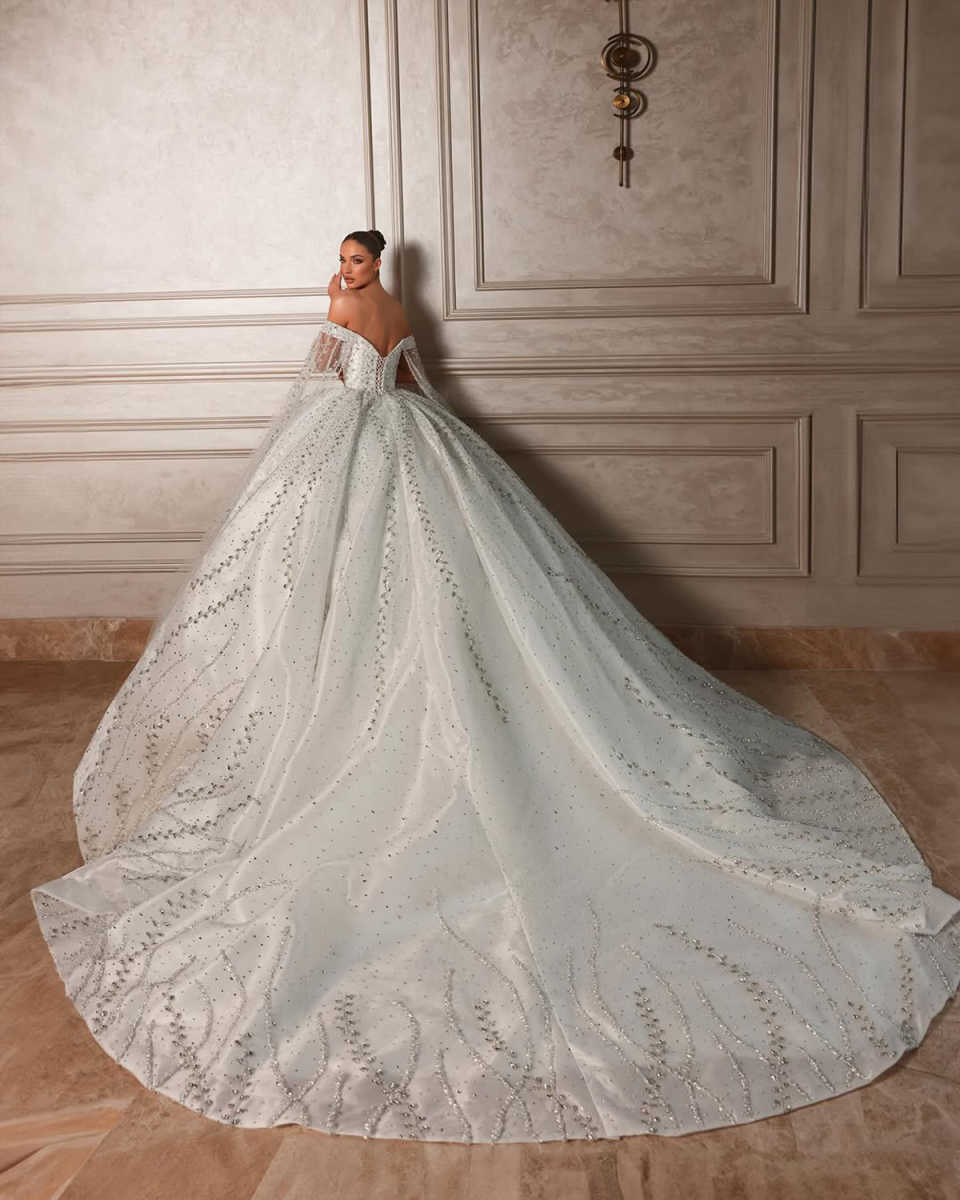 Royal Ball Gown Wedding Dress Beaded Pearls V Neck Bride Gowns Gorgeous Sequined Sweep Train Bridal Dresses Customized