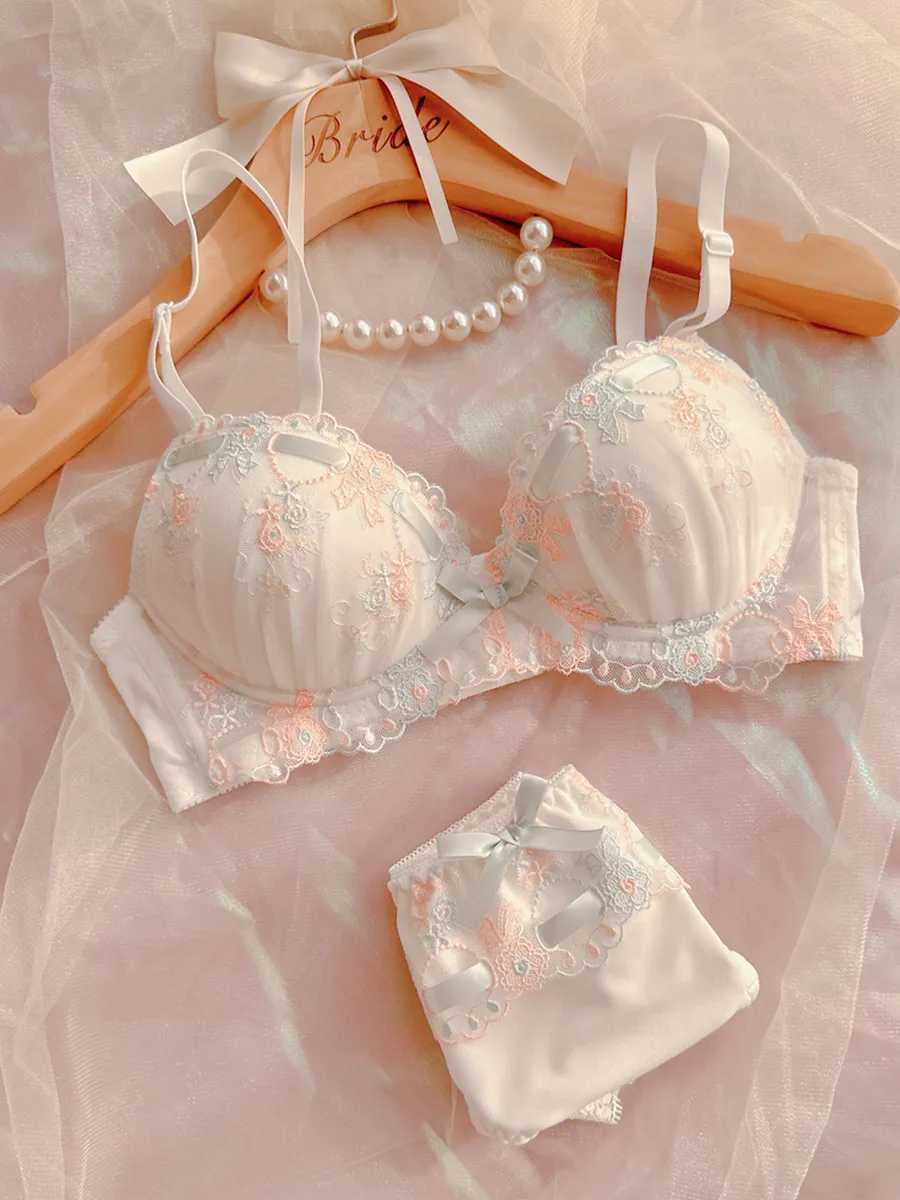 Sweet girl without steel ring bra set embroidered thin cup comfortable silk band cute fresh underwear pantiesXJ250301