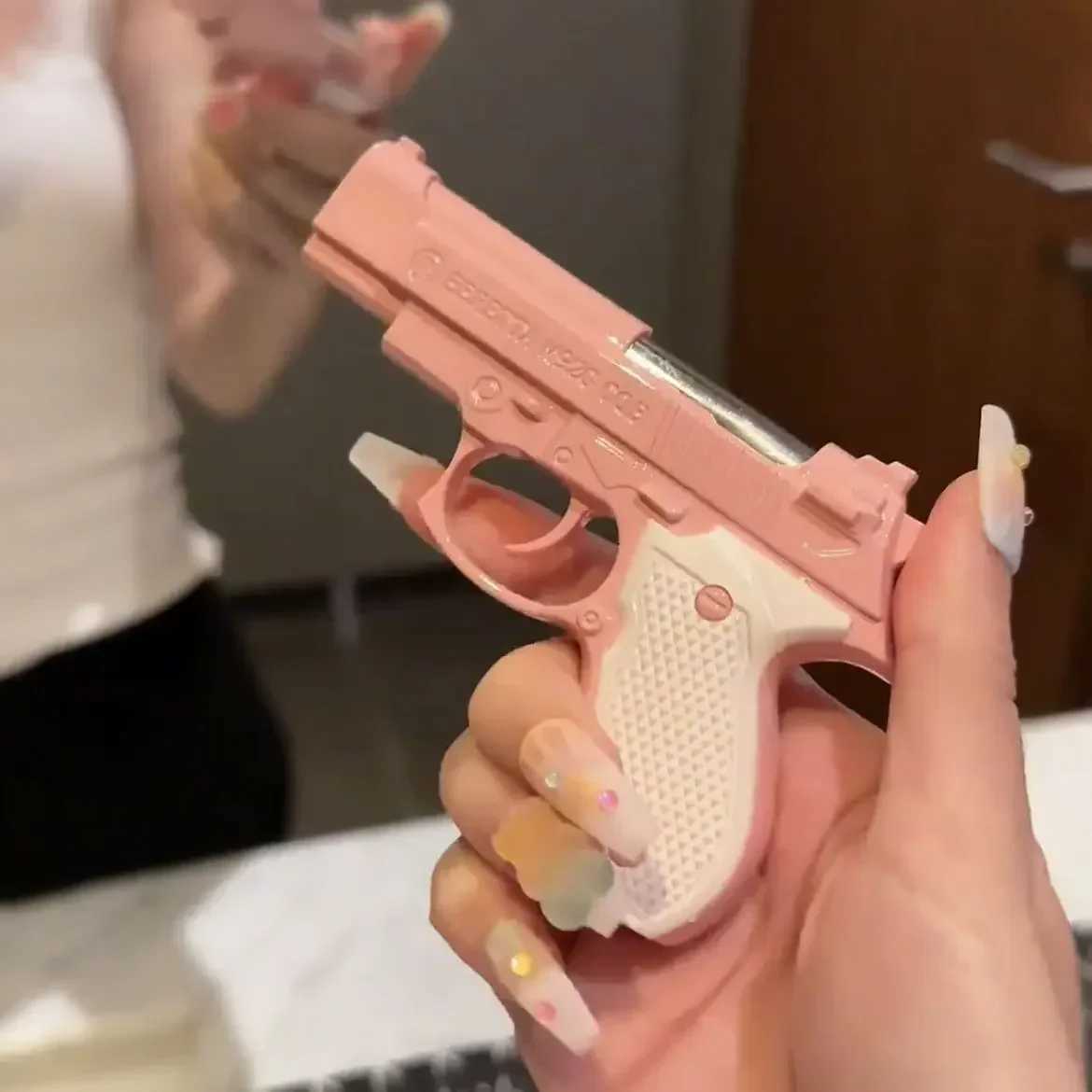 Creative Windproof Carrot Gun Pink Flame Torch Lighter Outdoor Camping Bbq Tools Ladies Gift Wholesale New 2024T250301