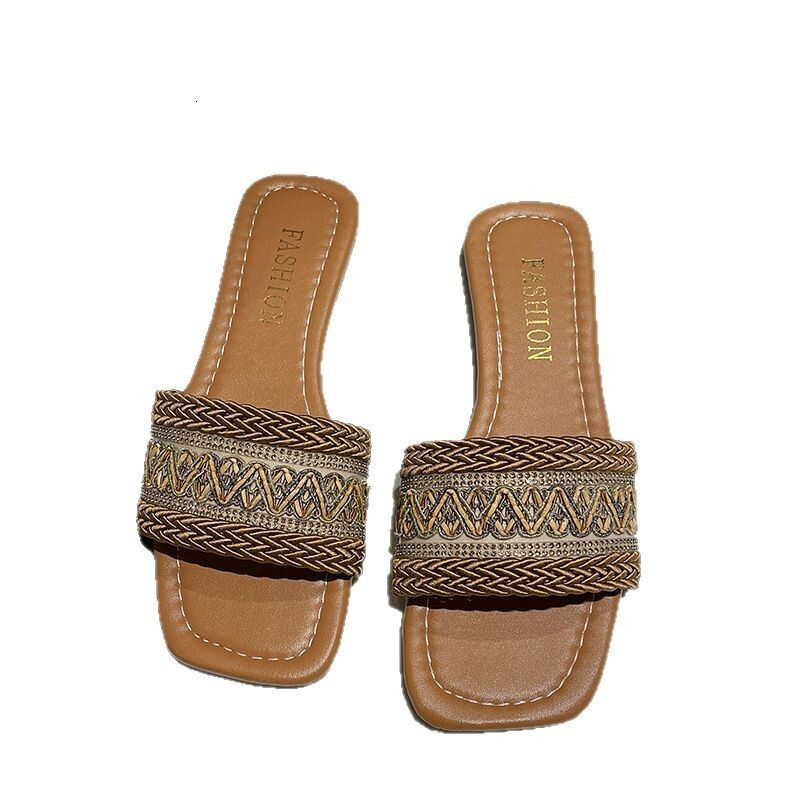 2025 Spring Women's Large Beach Sandals Outdoor New Trainer's Square Head Lightweight Flat Slippers