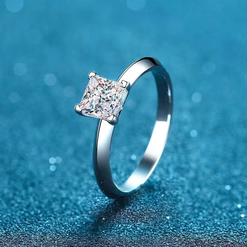 S Sterg Sier Princess square Dia with D-color VVS Moissanite Fashionable Light Wedding Ring