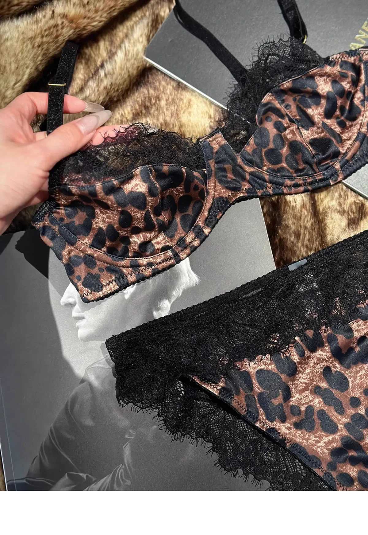 Sexy leopard print thin section underwear female lace gathered soft steel ring bra set women large size lingerie setsXJ250301