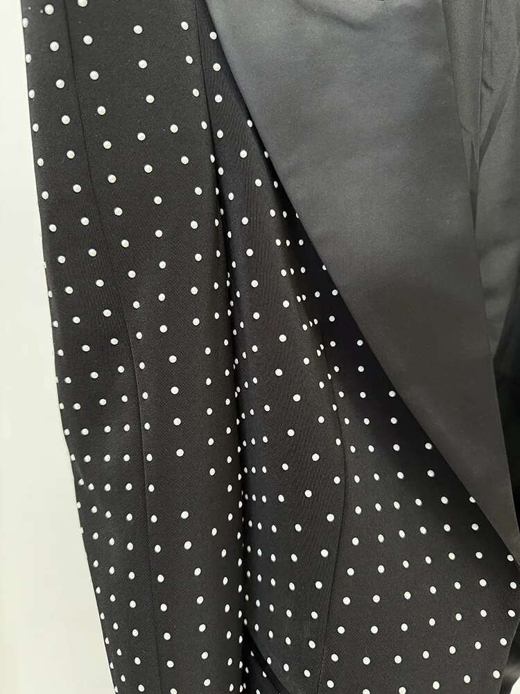 Spring 2025 New Shrug Shoulder Decoration With White Dot Slim Suit Handmade Pearl Nail Bead Mini Skirt Jacket For Women