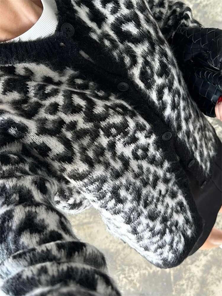 Tossy Female Leopard Sweater Fashion Printed Contrast Loose Long Sleeve Commute Cropped Coat Women's Autumn Cardigan