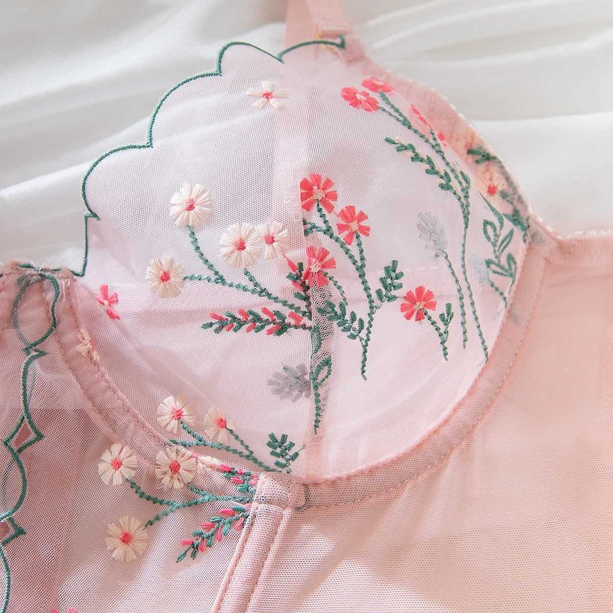Pink Sweet Flower Embroidered Underwear Set for Womens Pure Desire Exotic Clothing Set for Womens Sexy Mesh Perspective Fishbone UnderwearXJ250301