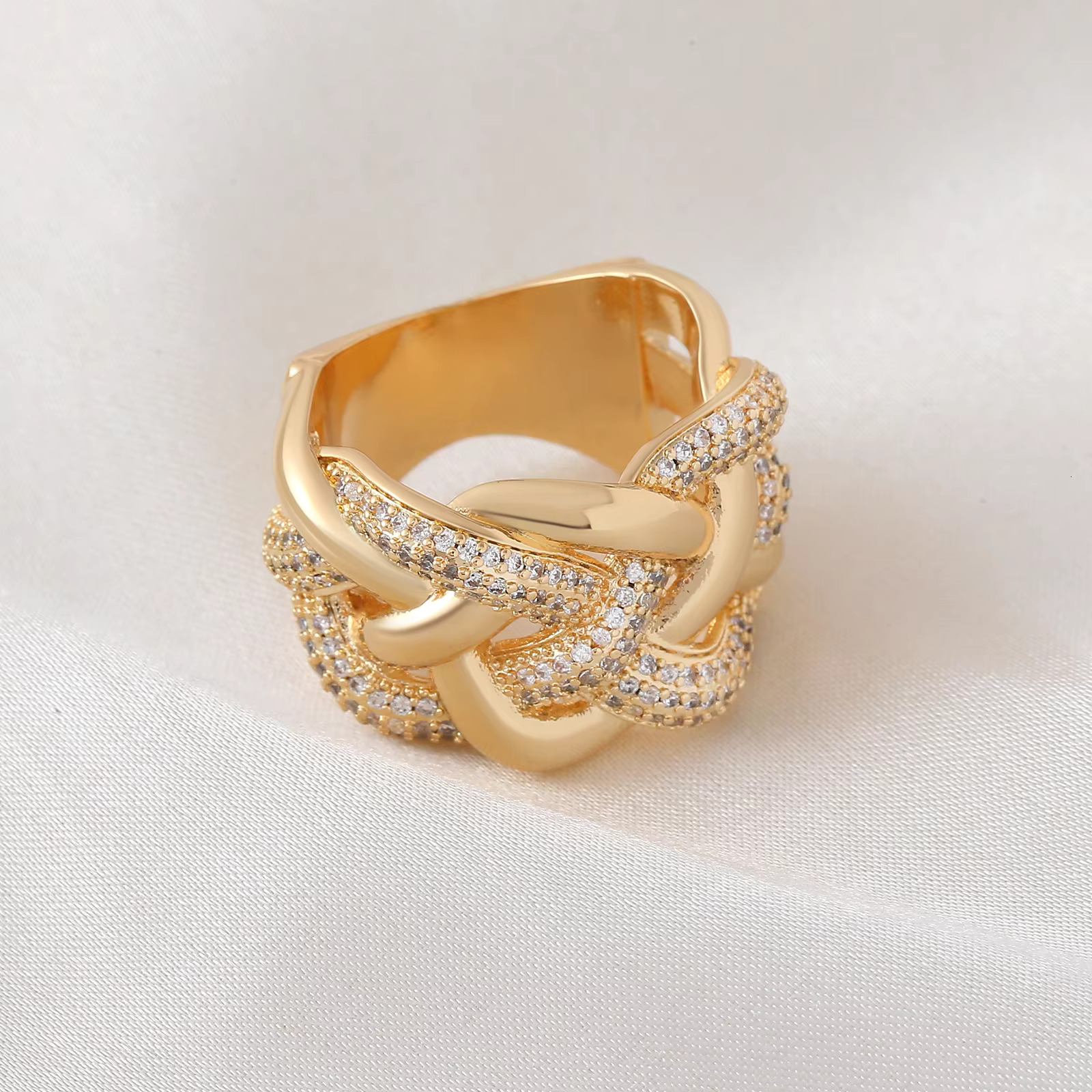 Factory Gold Plated for Women Twist Design Imitated Dia Fashion Wedding Engagement CZ Circle Rings Custom