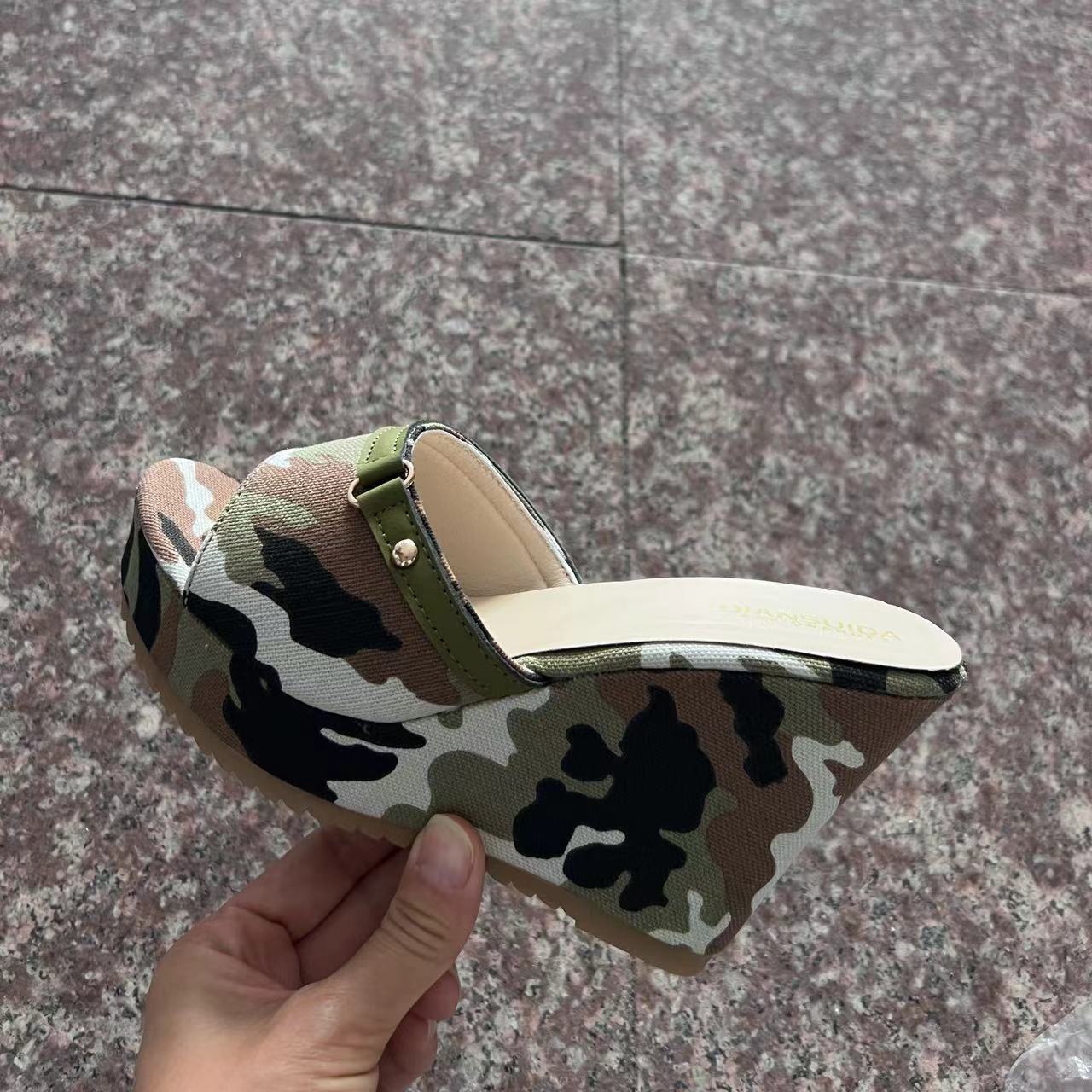 2025 Summer New Girl's Big Slope Cowboy Slippers Height Increasing Casual Beach Shoes Women's One Word Round Head Outer Sandals Large Size