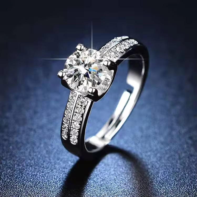 Fashionable women's Zircon dazzg charm engagement and gift accessory ring for wedding ceremony