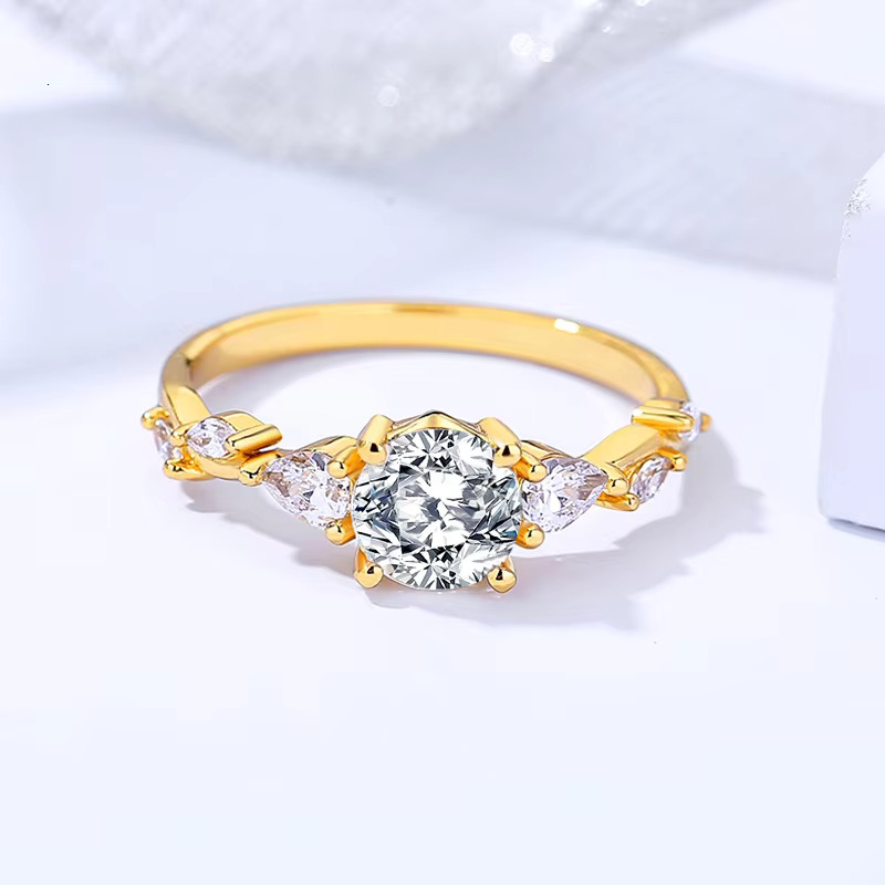 Plated Classic Round Four-claw Ring for Female Sterg Sier High-grade 1carat Moissanite Dia Brand Jewelry