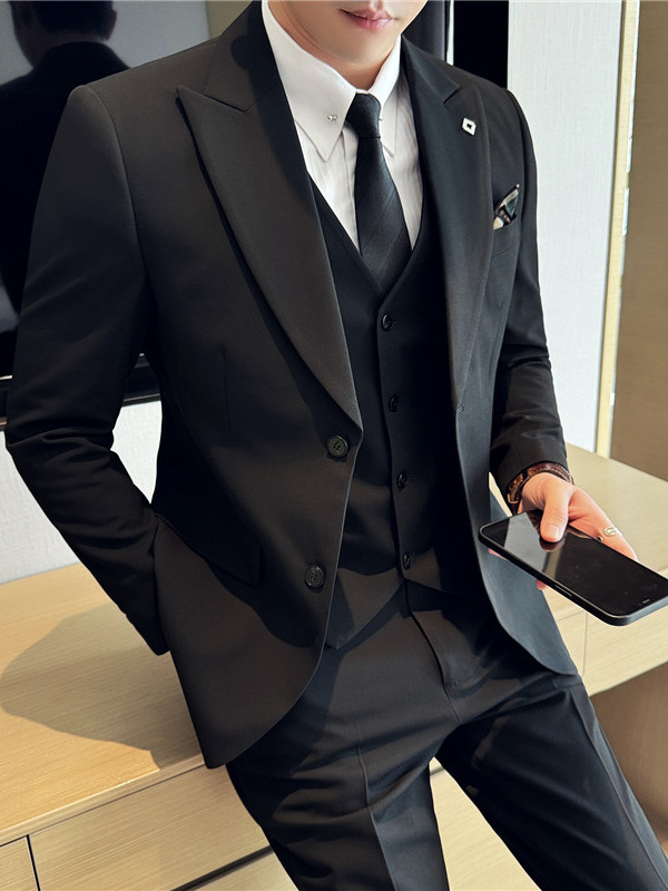 G32Elegant Full-Set Men's Tuxedo with Peaked Lapels Ideal for Professional & Ceremonial Occasions