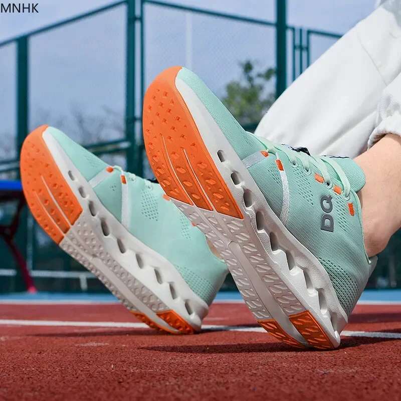 2025NewMen's fashionable cushioned running shoes: lightweight and n on slip mesh sports shoes suitable for outdoor tennis clas sic