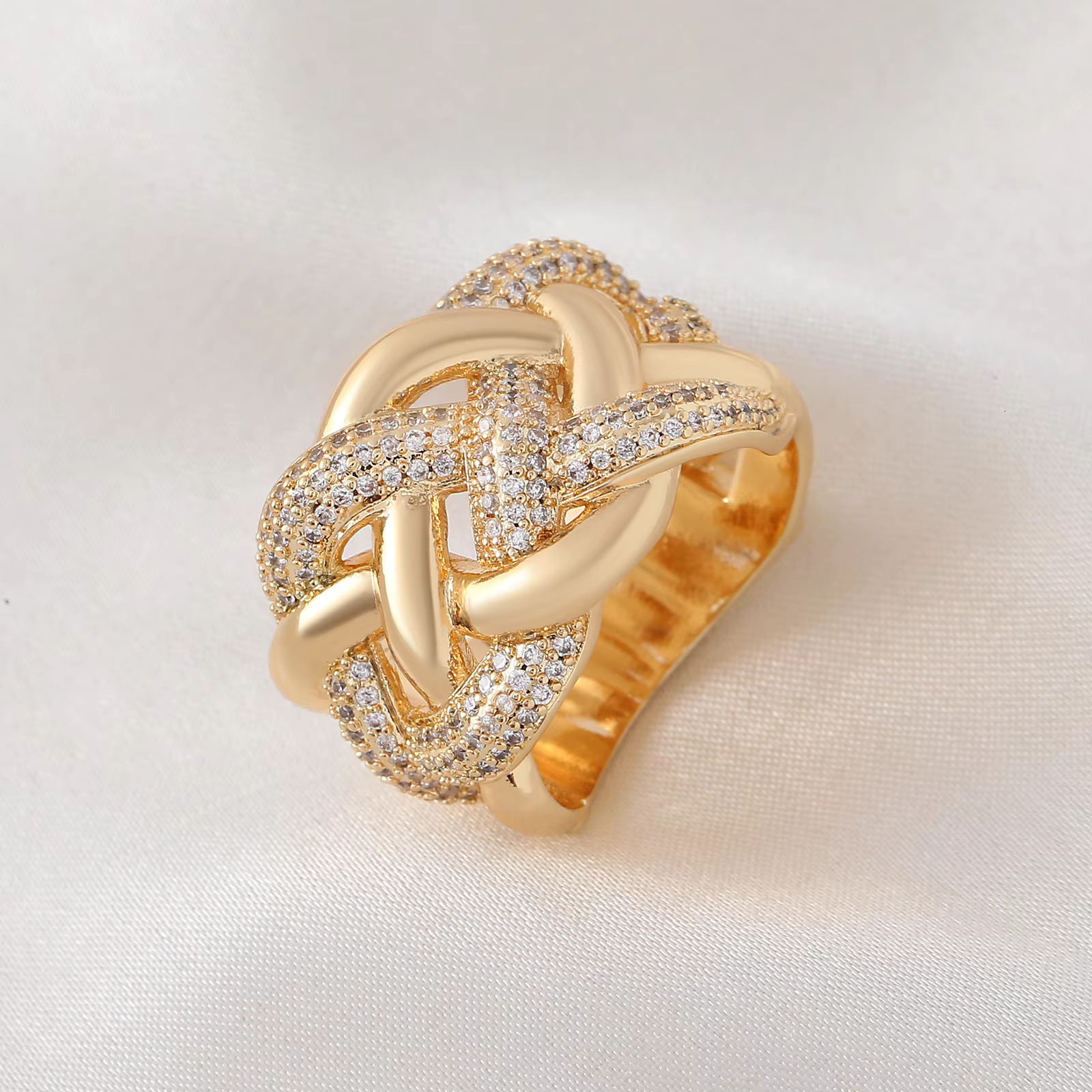 Factory Gold Plated for Women Twist Design Imitated Dia Fashion Wedding Engagement CZ Circle Rings Custom