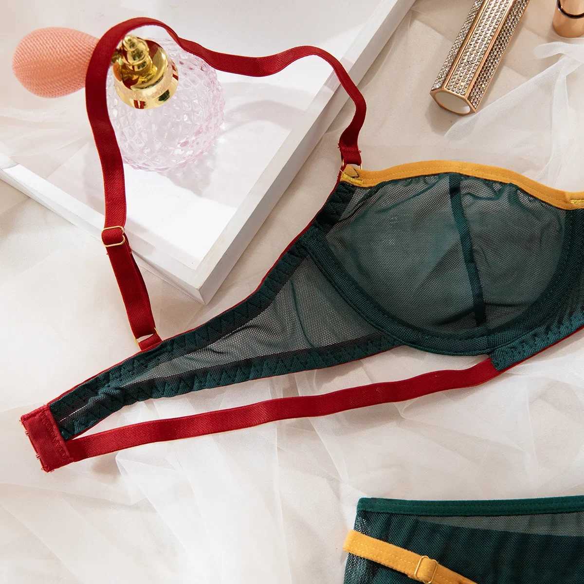 2025 new hollow intimate contrasting color bra set ultra-thin transparent underwear womens sexy push up underwearXJ250301