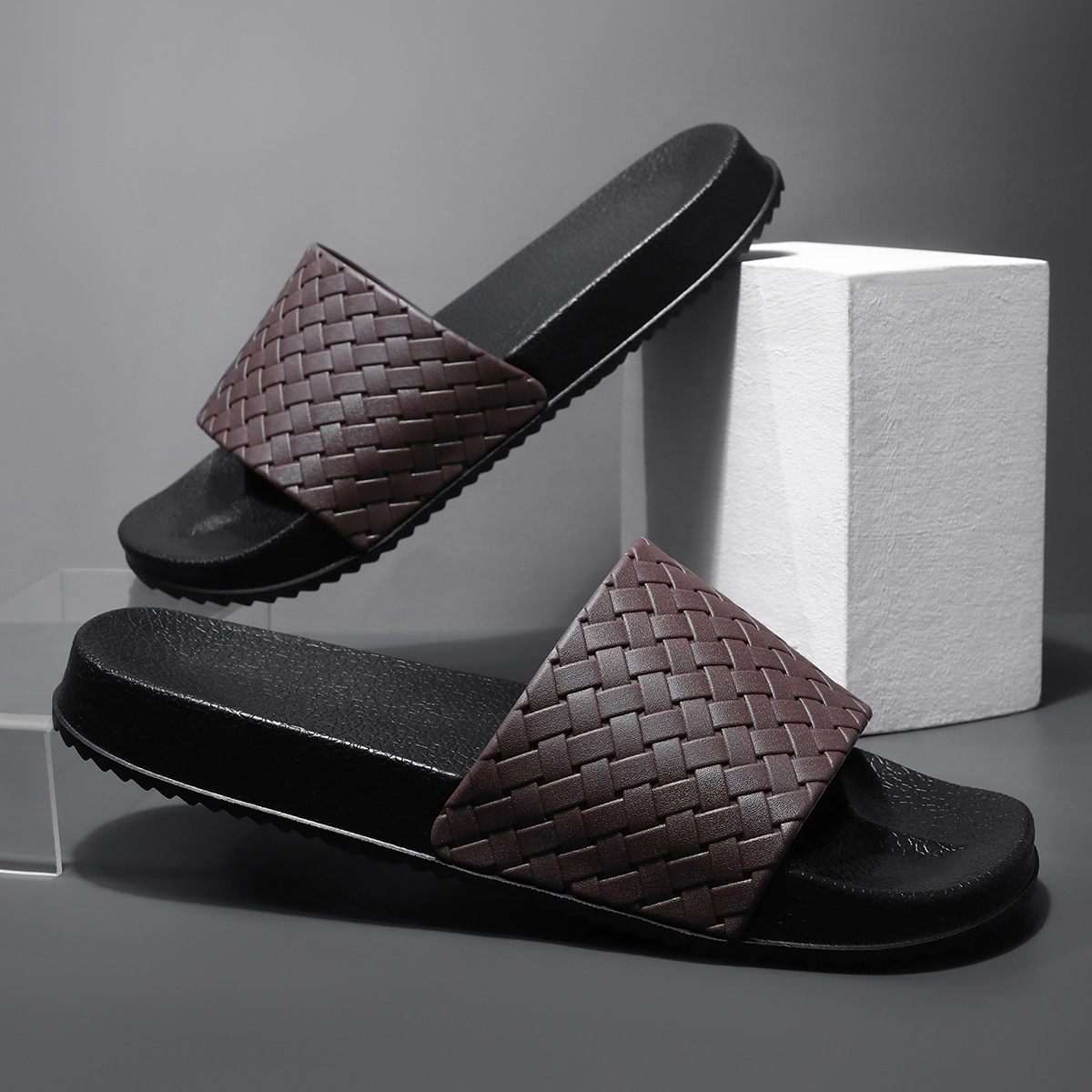 2025 New Summer Slippers Fashion Sports Woven Slippers Integrated Anti Slip Simple Thick Bottom Design Men's Cool Slippers 38-49 Large