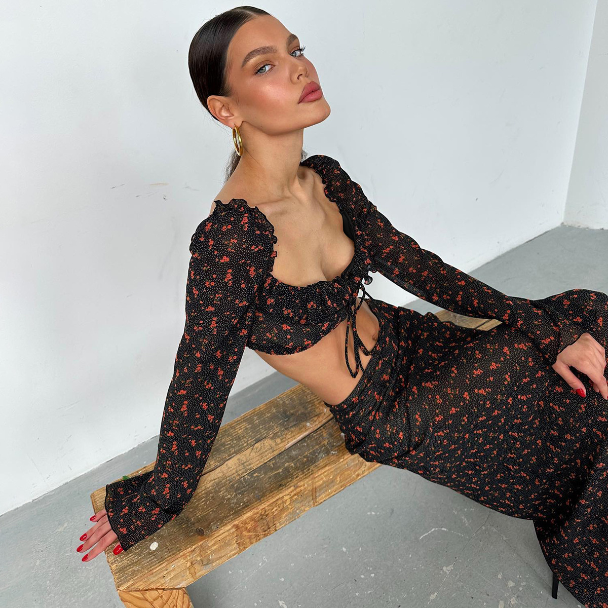 Women's Clothing New Summer New Product Fashionable Sexy U-Neck Crop Top, Slim Fit And See Through Half Skirt Set
