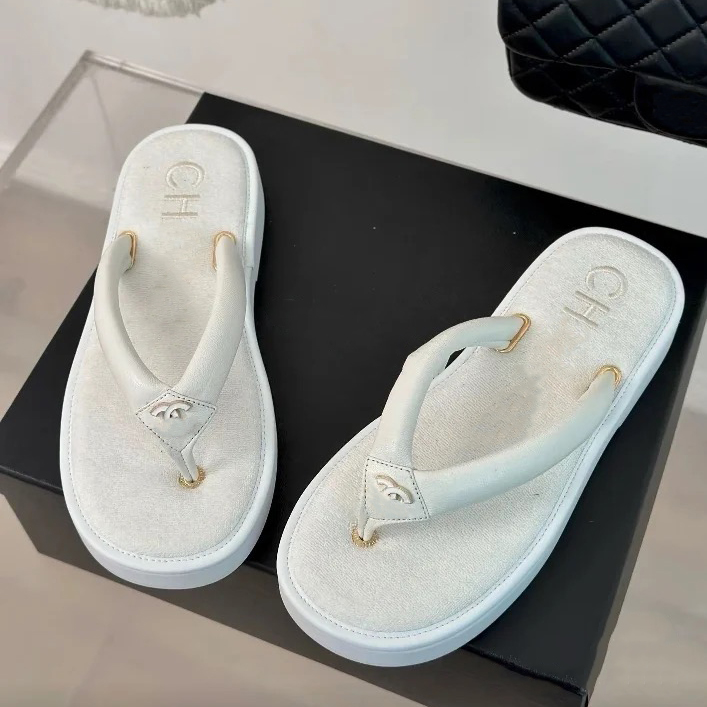New Nutral Soft Bottom Sandal Women Flip Flops Fashion Trend designer slippers Casual Beach Shoes Luxury Sandals Slide