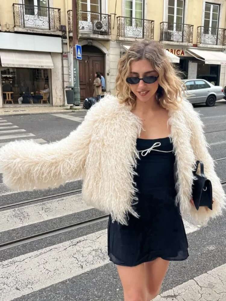 Elegant White Women's Thicken Cropped Faux Coat Casual Long Sleeve Short Loose Fur Jacket Winter Lady Chic Street Outerwears