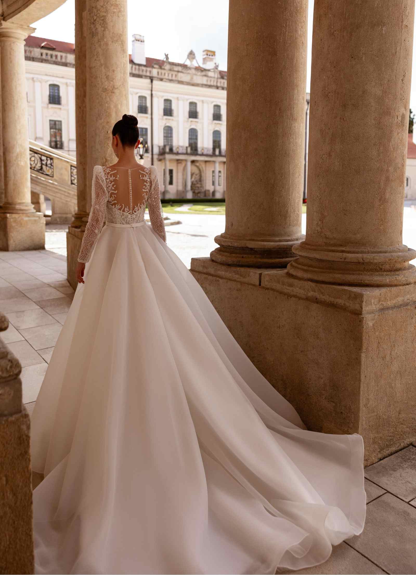 Elegant A Line Wedding Dresses Strapless Long Sleeves Lace Appliques Lace Bridal Gowns Lace Up Special Occasion Sweep Train Vestido de novia
