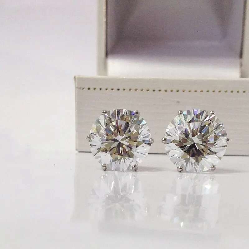 Huitan Minimalist Crystal Cubic Zirconia Stud for Women/Men 6 Claws Design Fashion Earrings Sier Color Hot Jewelry