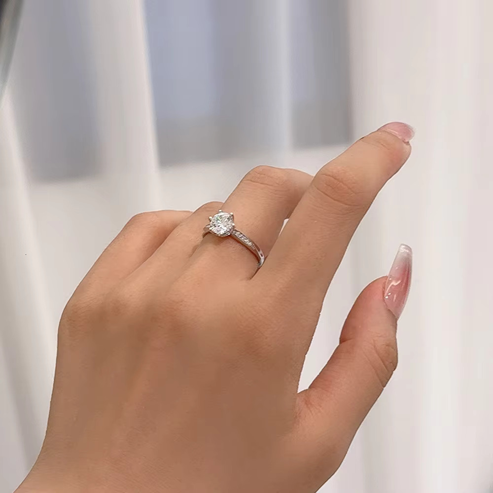 Simple Fashion Womens Fine Jewelry Moissanite Rings 925 Sterling Silver Wholesale Cubic Zirconia CZ Simulaed Big Diamond Ring
