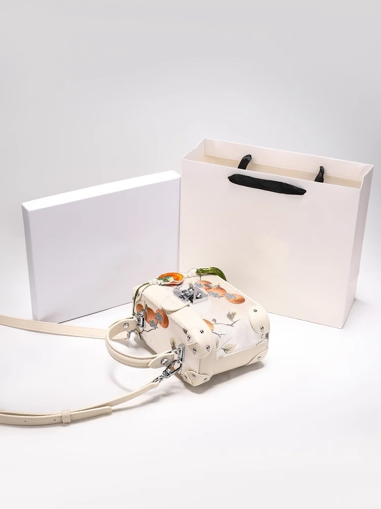 2025 Exquisite Handbag with Unique Pattern and a Green Tassel Charm for Daily Outings and Social Events