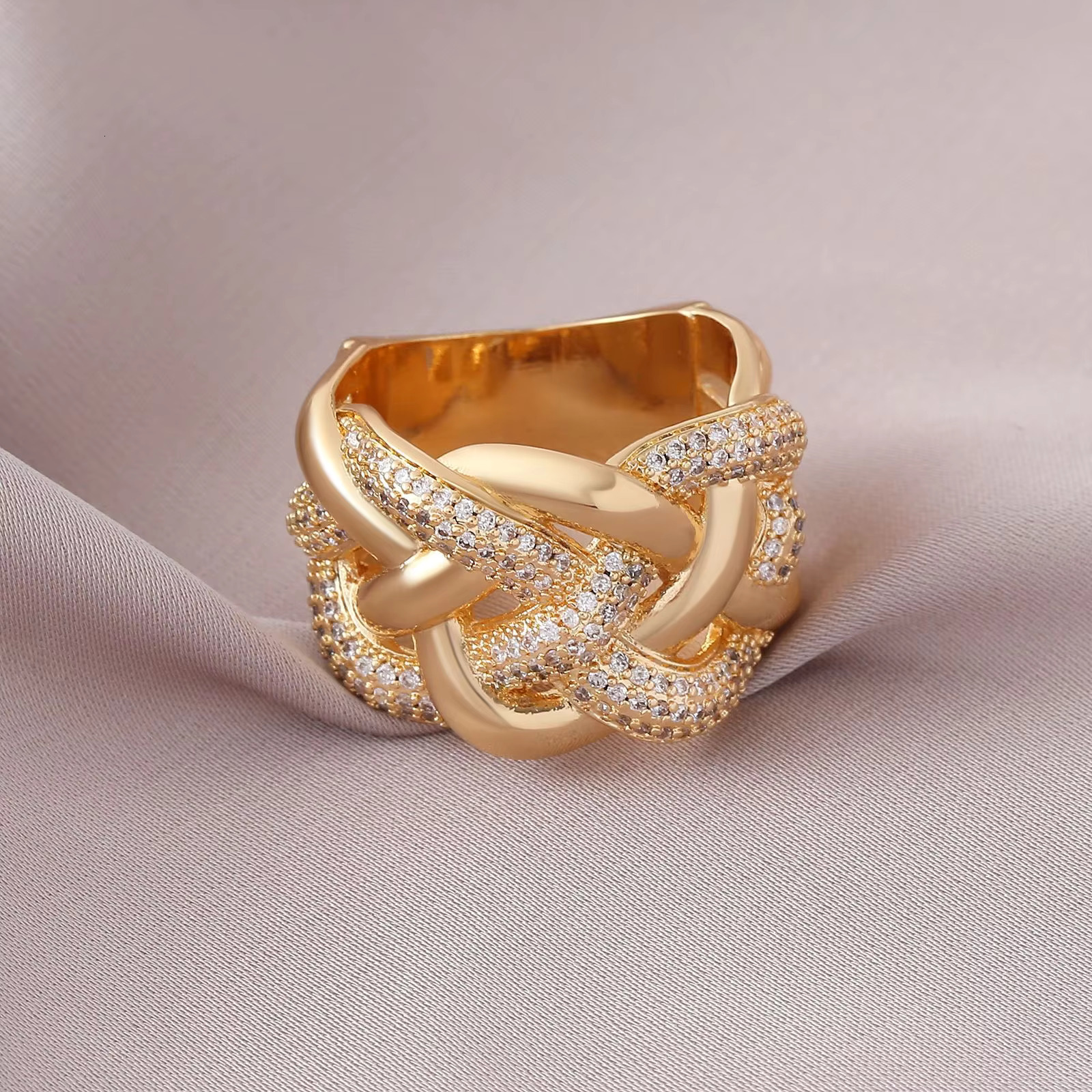Factory Gold Plated for Women Twist Design Imitated Dia Fashion Wedding Engagement CZ Circle Rings Custom