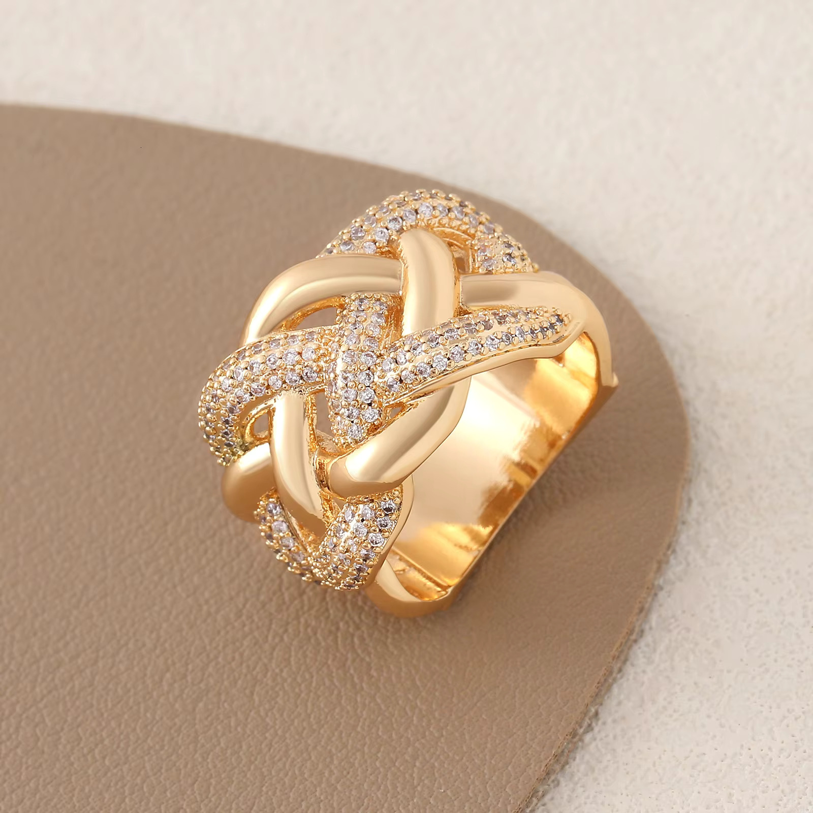 Factory Gold Plated for Women Twist Design Imitated Dia Fashion Wedding Engagement CZ Circle Rings Custom