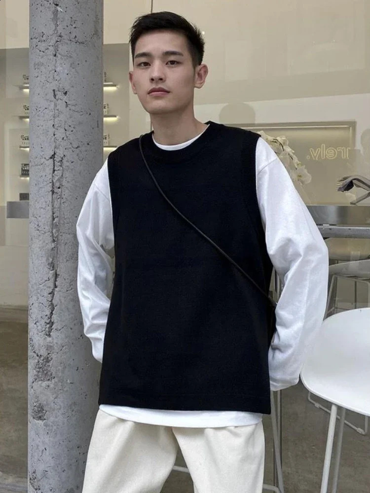 Knitted Sweaters for Men Crewneck Sleeveless Man Clothes Vest Solid Color Plain Round Collar Waistcoat Fleeced Plus Size Warm X 250225