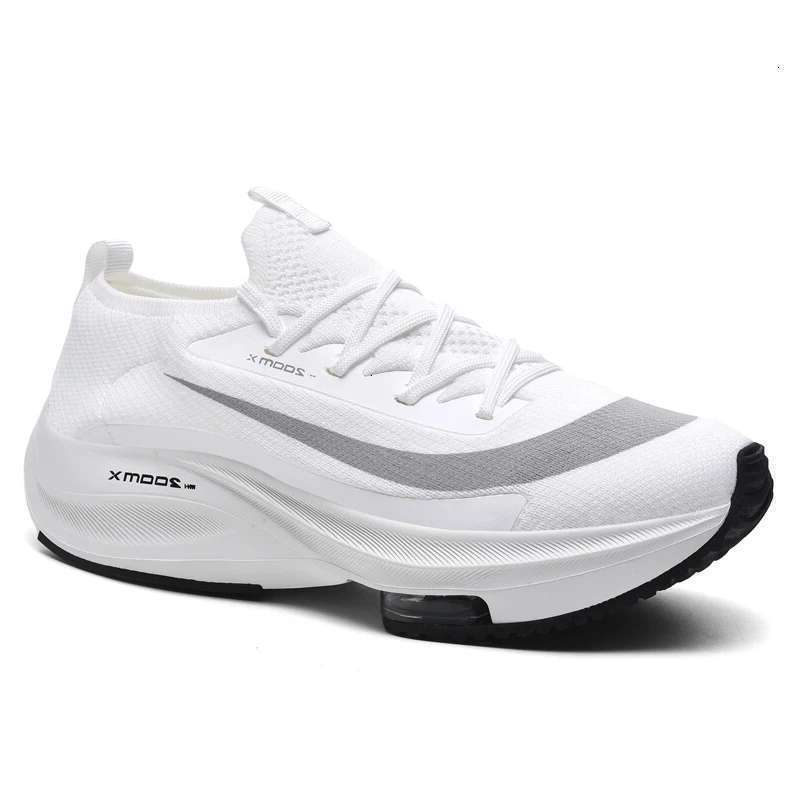 New Couple Running Mesh Breathable Comf ortable Flat C asual Walking Shoes Lace-up Trendy Outdoor Sneak ers Men Women