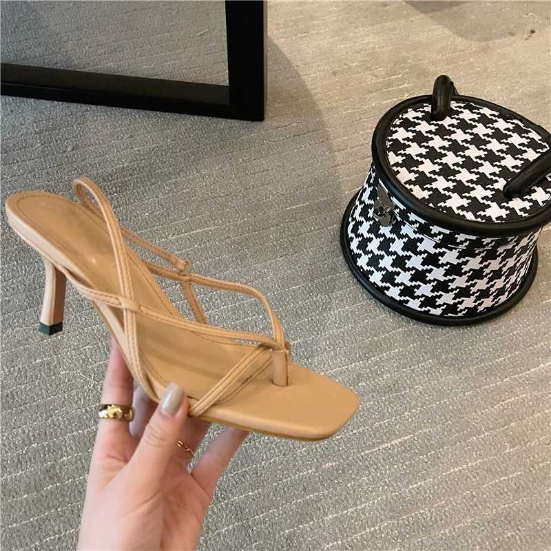 Black Thong Heeled Sexy White Low Heel hot Designer Sandals Summer Shoes For Wen 2024 Belt Buckle Sandalias Femini Z250301