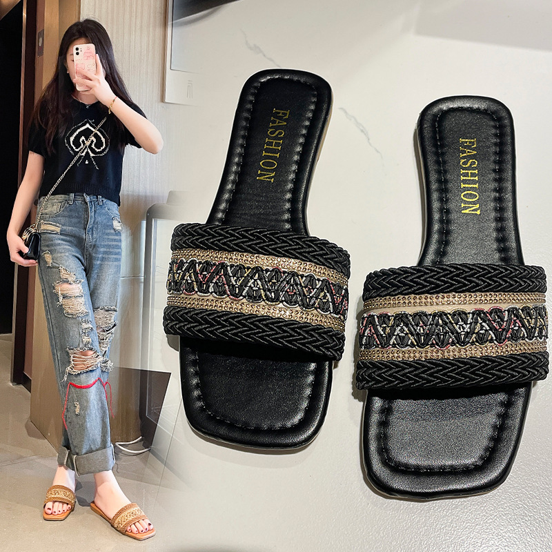 2025 Spring Women's Large Beach Sandals Outdoor New Trainer's Square Head Lightweight Flat Slippers