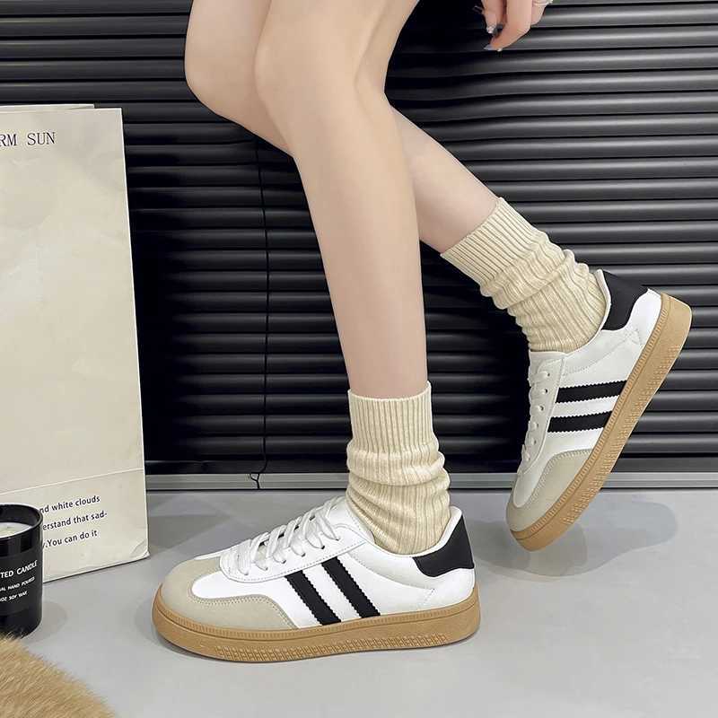 2025 New Spring Flat Luxury Shoes Women Classic Ladies Sneakers Women Leather Low Cut Lace-up Casual Round ToeXJ250301