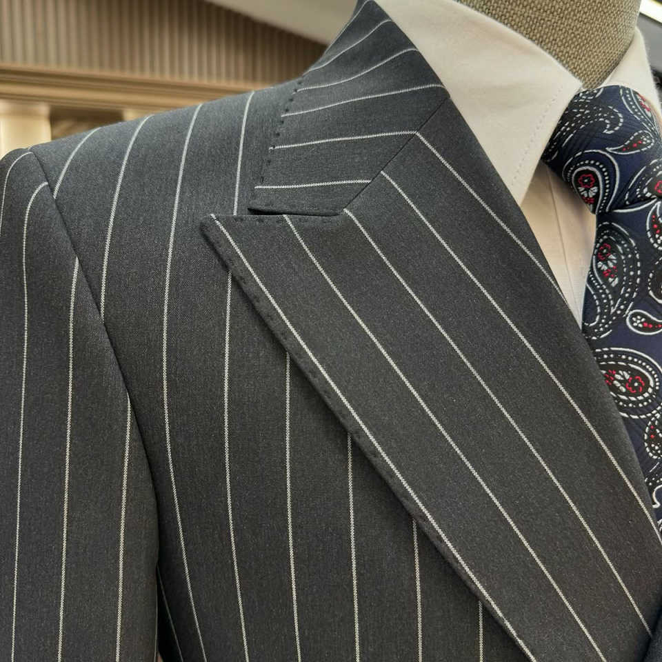 Formal Stripe Men Tuxedos Customized Double Breasted Business Groom Wedding Pants Suits Fashion Show Wear 2 Pieces