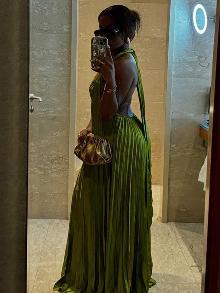Basic Casual Dresses Green Evening Dresses Woman Elegant Sexy Summer Pleated Dress Hollow Out Lady Halter Neck Backless Dress Wholesale Dropshipping J