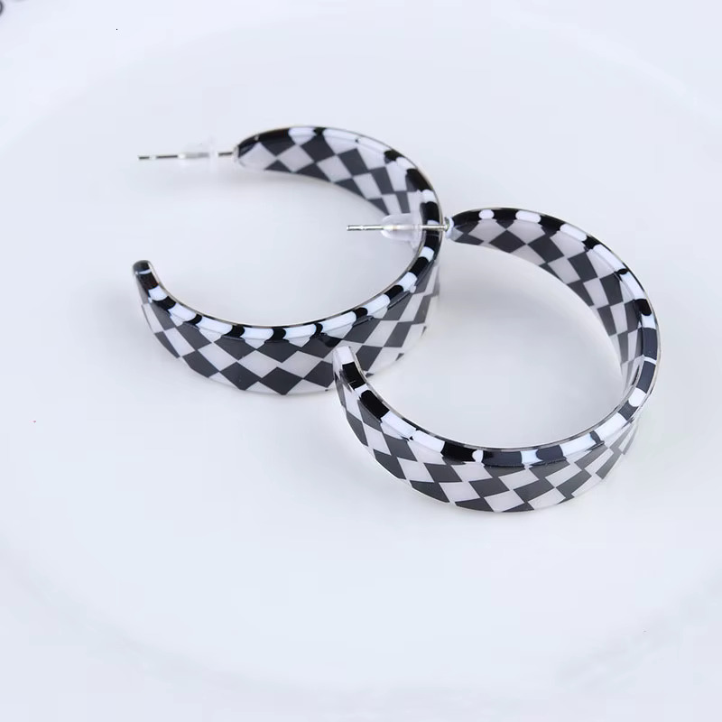 Vintage Checkerboard Hoop Candy Color C-shaped Women Earrings Geometric Acrylic Studs Simple Cool Ear Jewelry Gifts