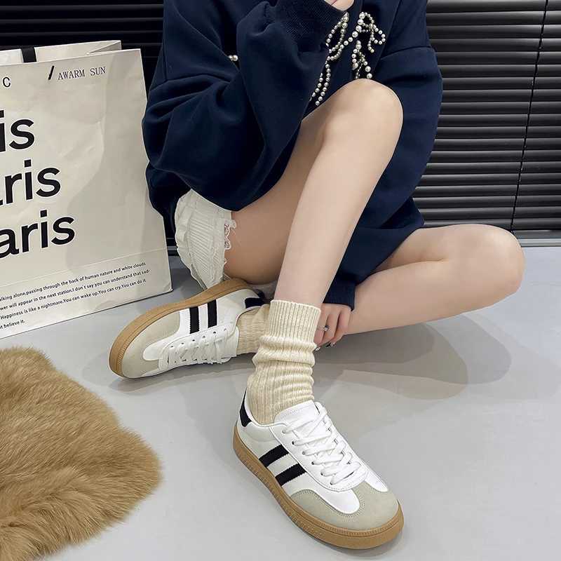 2025 New Spring Flat Luxury Shoes Women Classic Ladies Sneakers Women Leather Low Cut Lace-up Casual Round ToeXJ250301