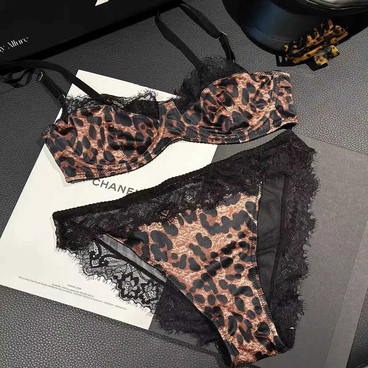 Sexy leopard print thin section underwear female lace gathered soft steel ring bra set women large size lingerie setsXJ250301