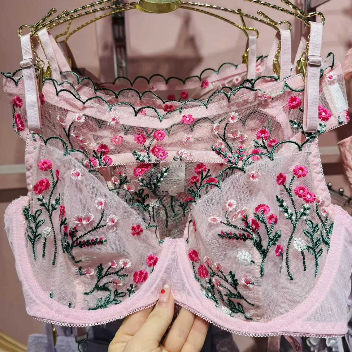 Ultra-thin embroidered flower bra set women large size pink underwear sexy erotic lingerie garter three-piece bra setXJ250301